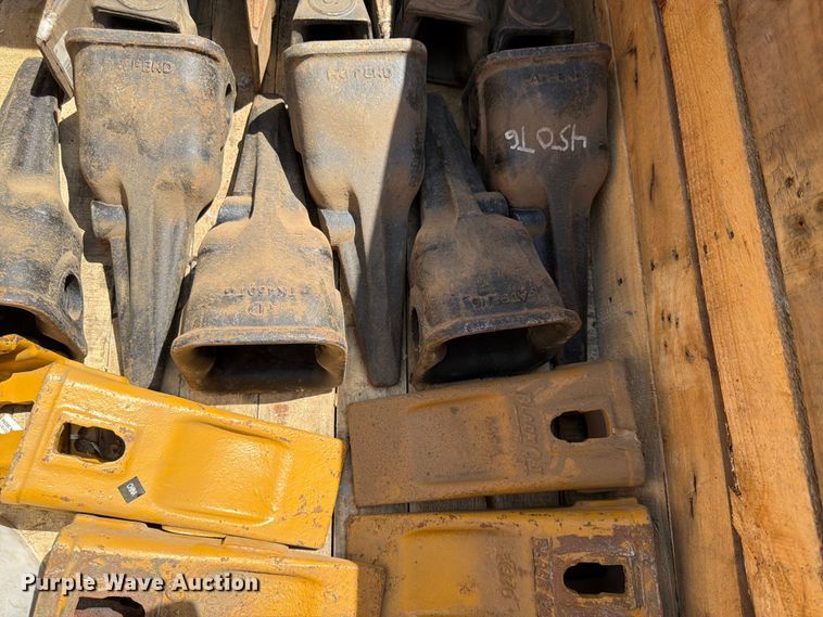 image for item FK0197 John Deere  excavator bucket teeth
