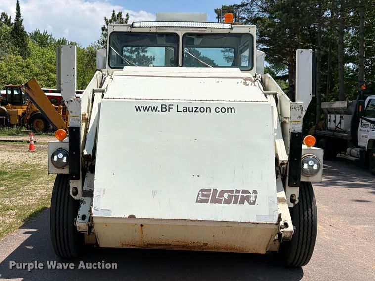 image for item FK0202 1994 Elgin Pelican S street sweeper