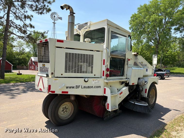 image for item FK0202 1994 Elgin Pelican S street sweeper