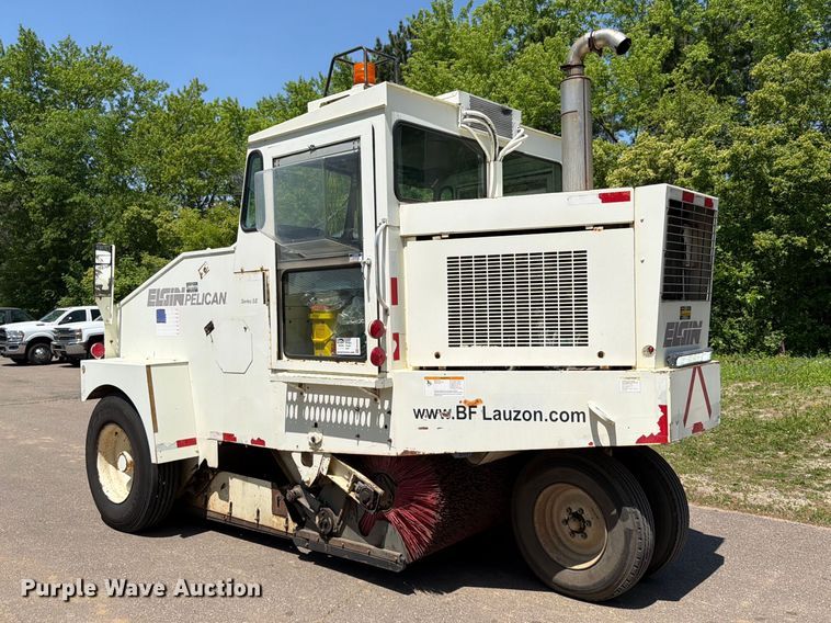 image for item FK0202 1994 Elgin Pelican S street sweeper
