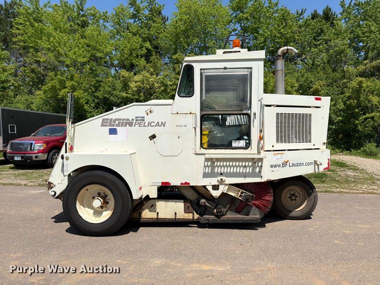 image for item FK0202 1994 Elgin Pelican S street sweeper