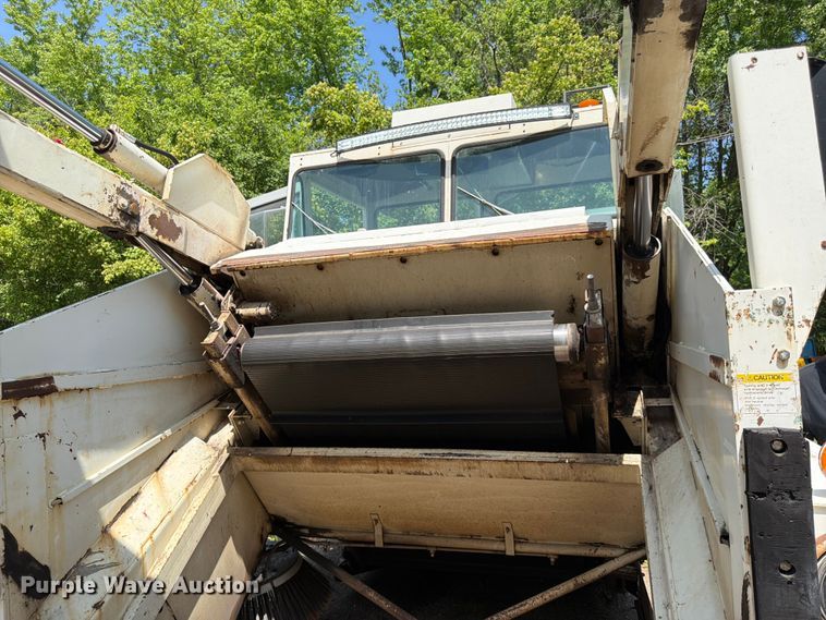 image for item FK0202 1994 Elgin Pelican S street sweeper
