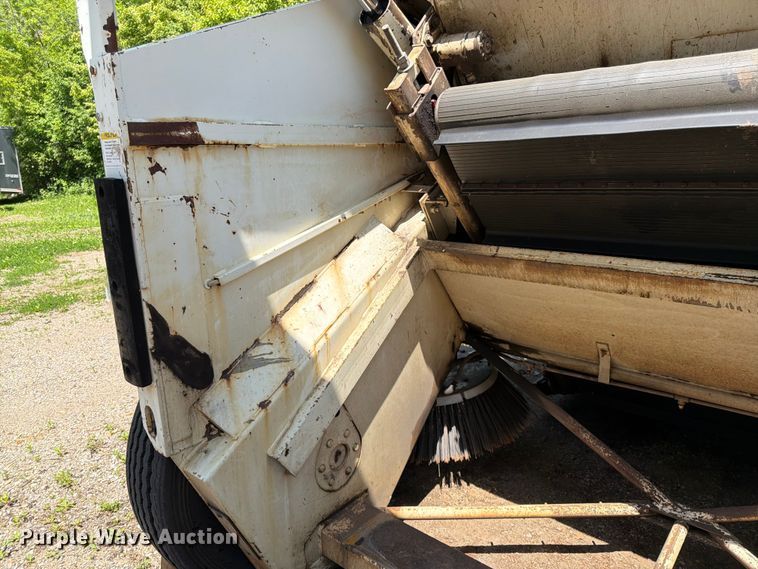 image for item FK0202 1994 Elgin Pelican S street sweeper