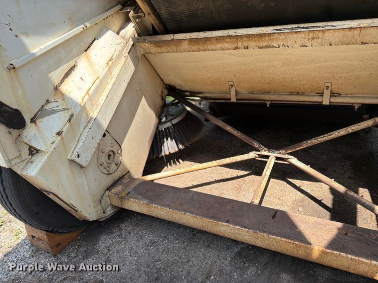 image for item FK0202 1994 Elgin Pelican S street sweeper