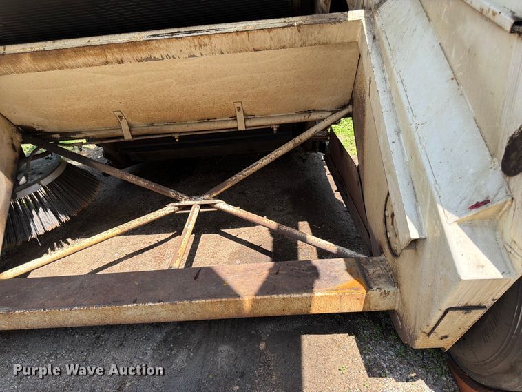 image for item FK0202 1994 Elgin Pelican S street sweeper