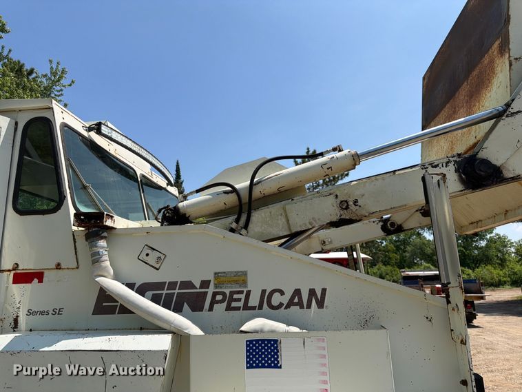 image for item FK0202 1994 Elgin Pelican S street sweeper