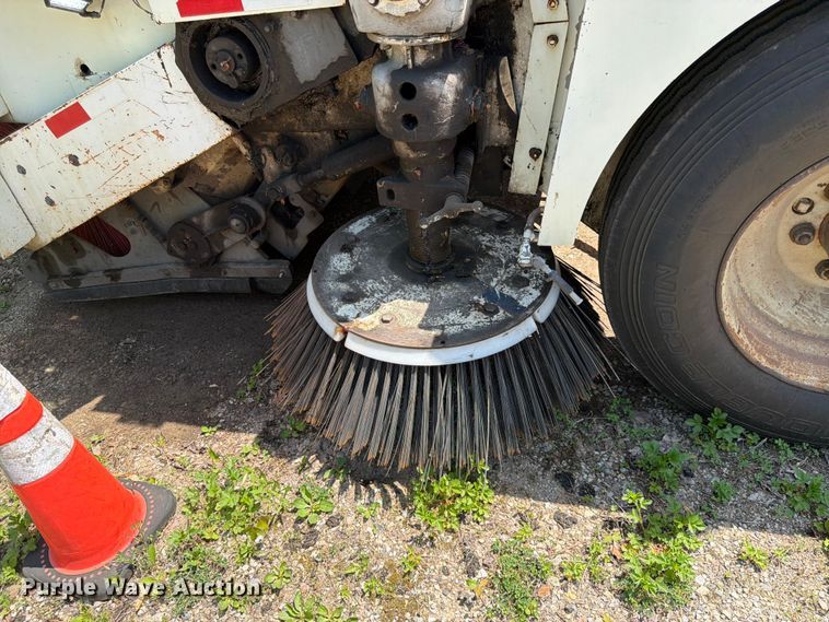 image for item FK0202 1994 Elgin Pelican S street sweeper