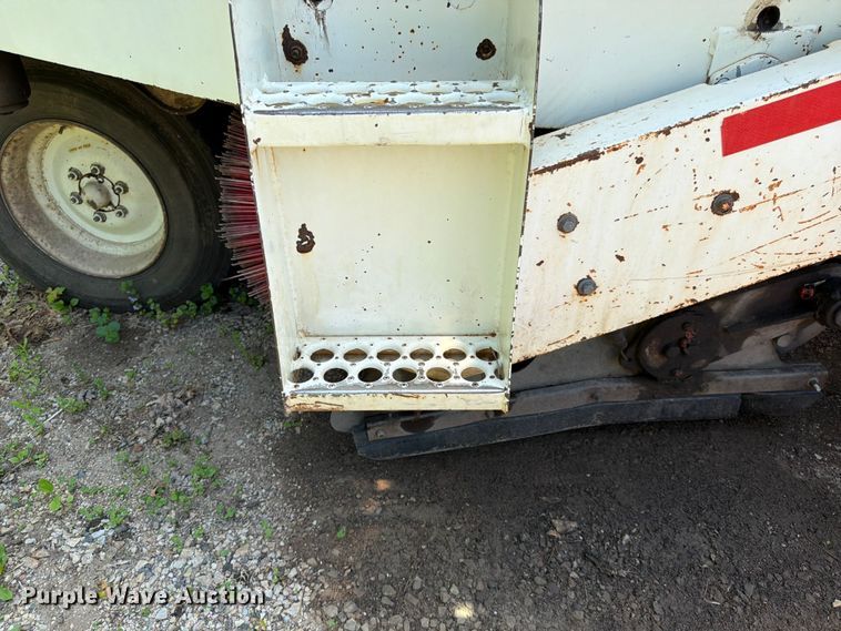 image for item FK0202 1994 Elgin Pelican S street sweeper