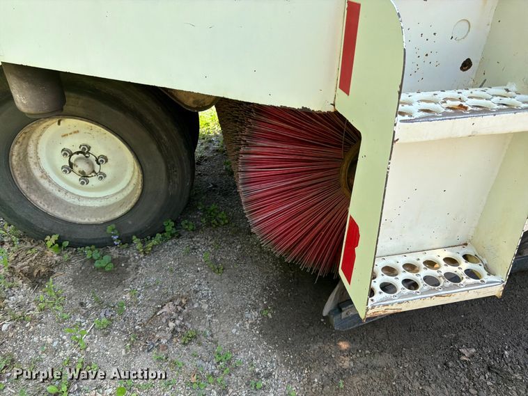 image for item FK0202 1994 Elgin Pelican S street sweeper