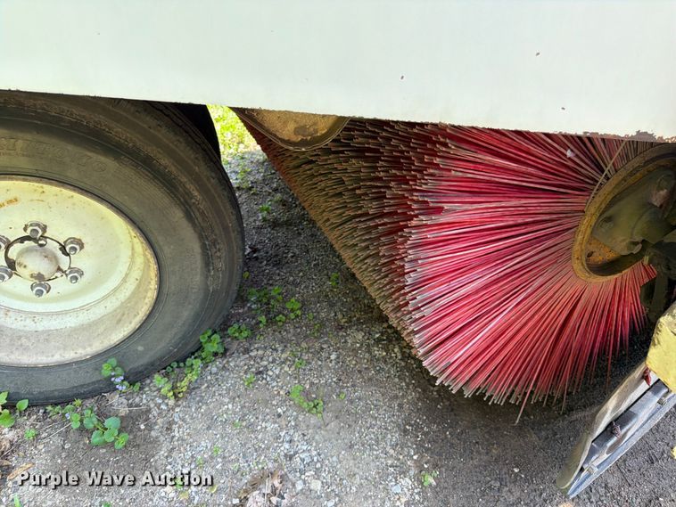 image for item FK0202 1994 Elgin Pelican S street sweeper