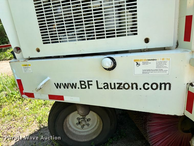 image for item FK0202 1994 Elgin Pelican S street sweeper