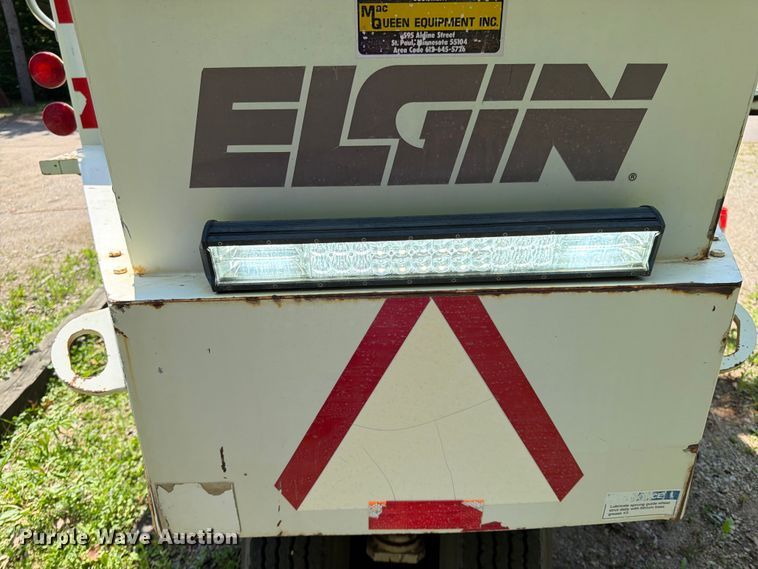 image for item FK0202 1994 Elgin Pelican S street sweeper