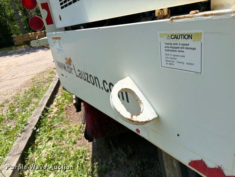 image for item FK0202 1994 Elgin Pelican S street sweeper