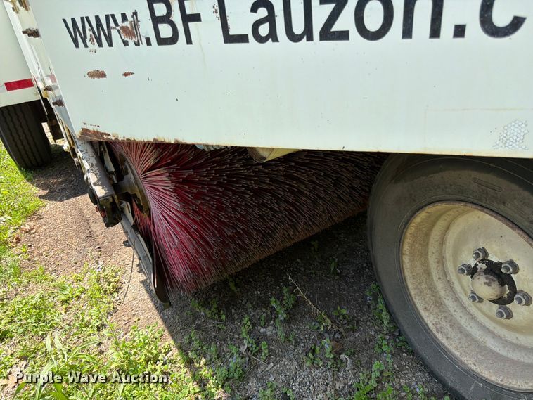 image for item FK0202 1994 Elgin Pelican S street sweeper