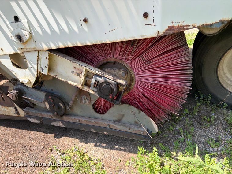 image for item FK0202 1994 Elgin Pelican S street sweeper