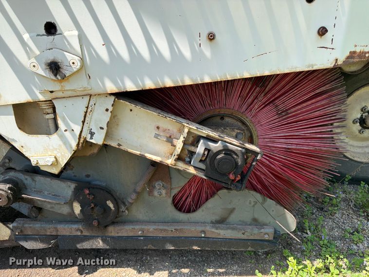image for item FK0202 1994 Elgin Pelican S street sweeper