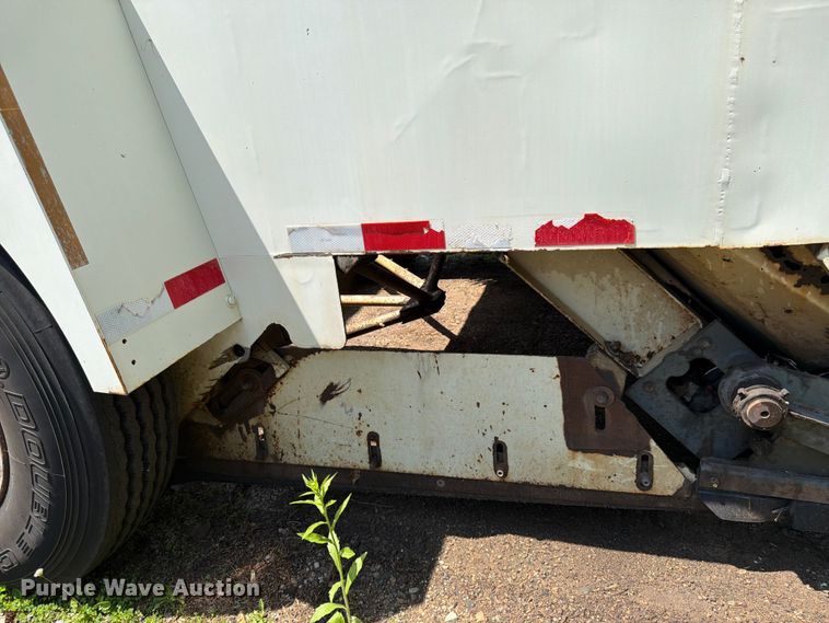 image for item FK0202 1994 Elgin Pelican S street sweeper