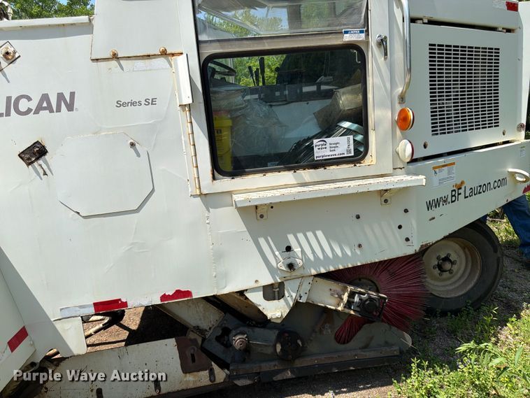 image for item FK0202 1994 Elgin Pelican S street sweeper