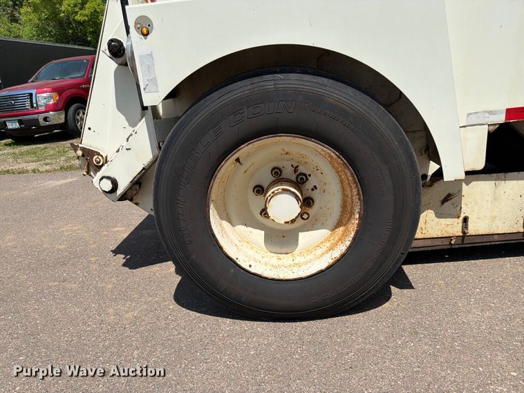 image for item FK0202 1994 Elgin Pelican S street sweeper
