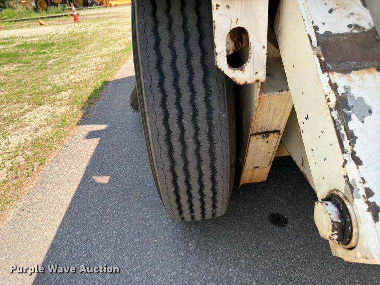 image for item FK0202 1994 Elgin Pelican S street sweeper
