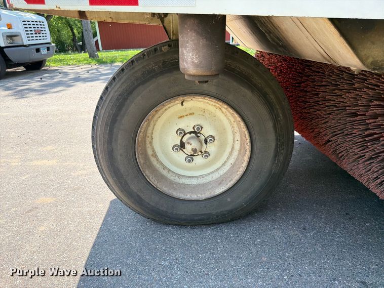 image for item FK0202 1994 Elgin Pelican S street sweeper
