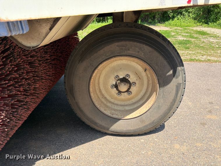 image for item FK0202 1994 Elgin Pelican S street sweeper