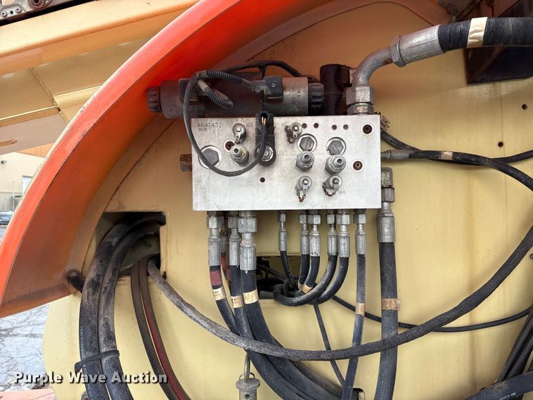 image for item FK1493 2006 JLG 800S boom lift