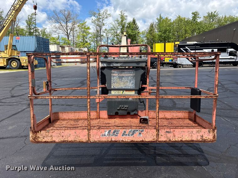 image for item FK1493 2006 JLG 800S boom lift