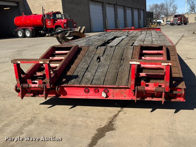 image for item FK1683 1997 Trail King Industries TK20 equipment trailer