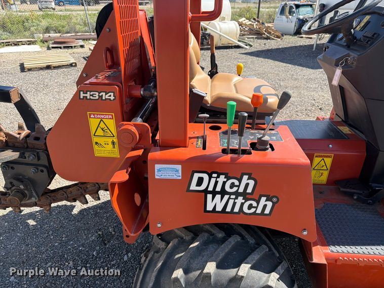 image for item FM7538 2014 Ditch Witch RT45 trencher