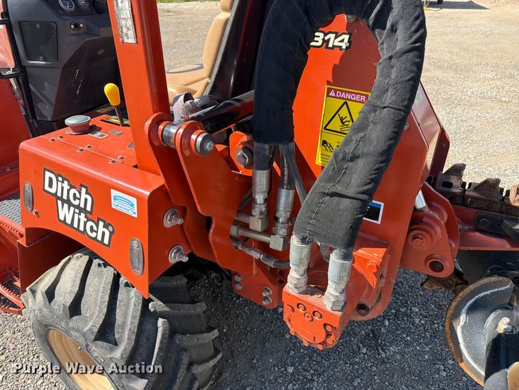 image for item FM7538 2014 Ditch Witch RT45 trencher