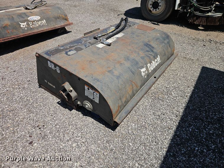 image for item FN5676 2014 Bobcat 72