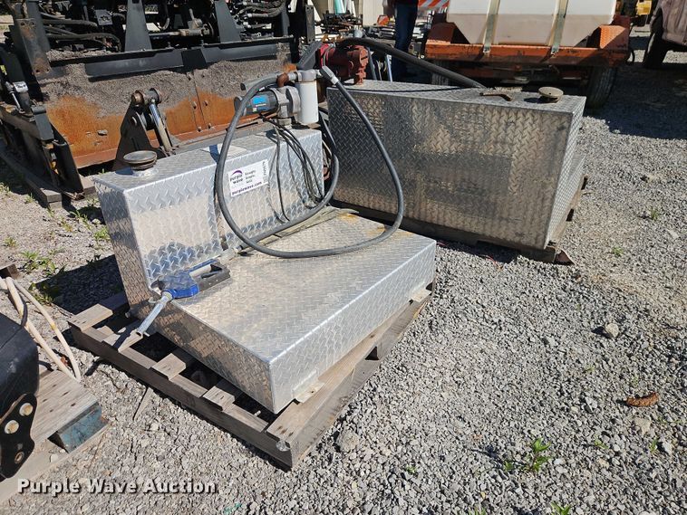 image for item FN5679 (2) fuel tanks