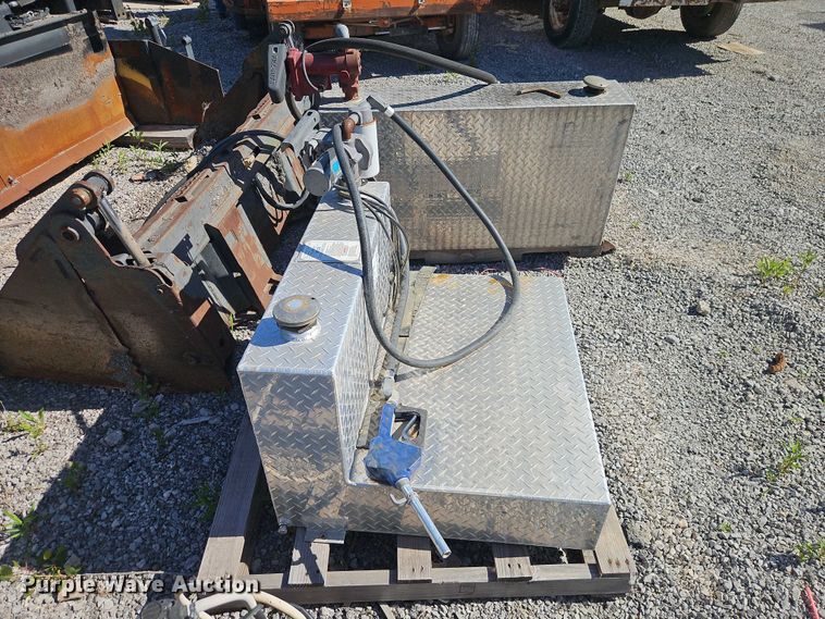 image for item FN5679 (2) fuel tanks