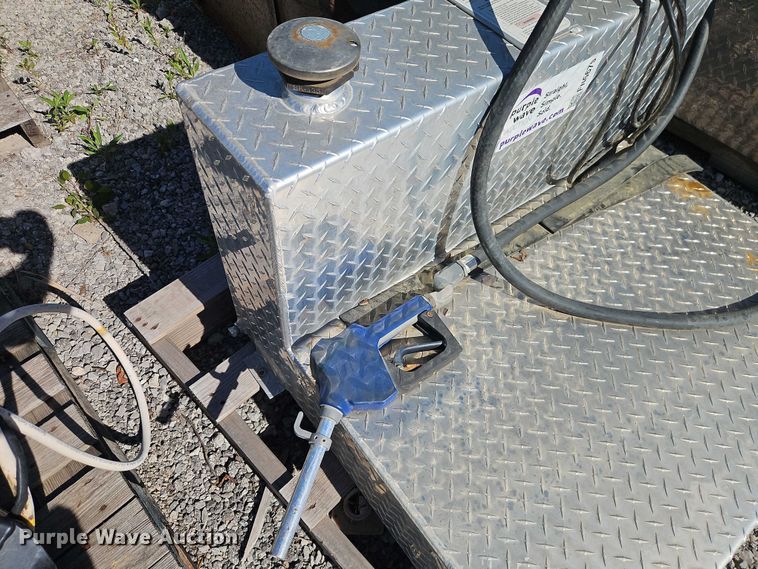 image for item FN5679 (2) fuel tanks
