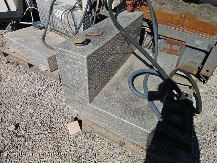 image for item FN5679 (2) fuel tanks