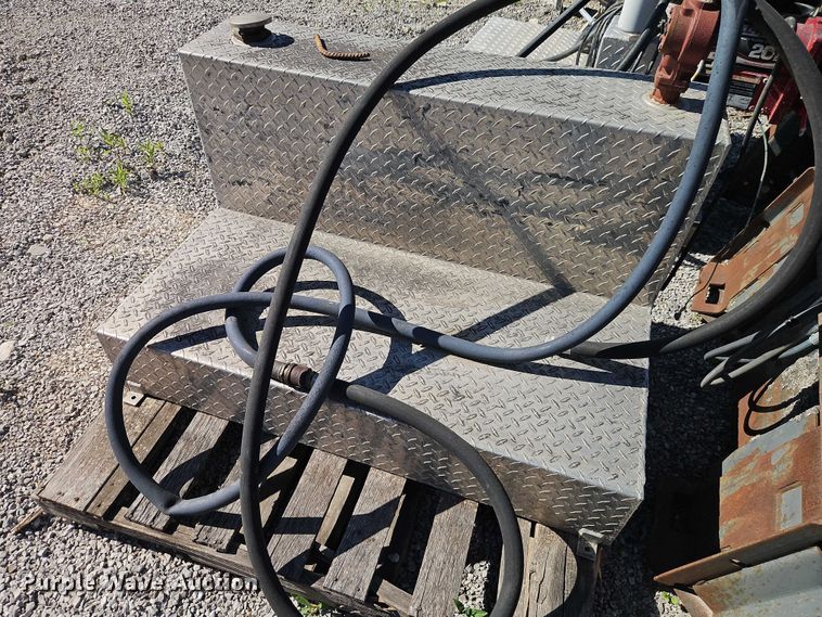 image for item FN5679 (2) fuel tanks