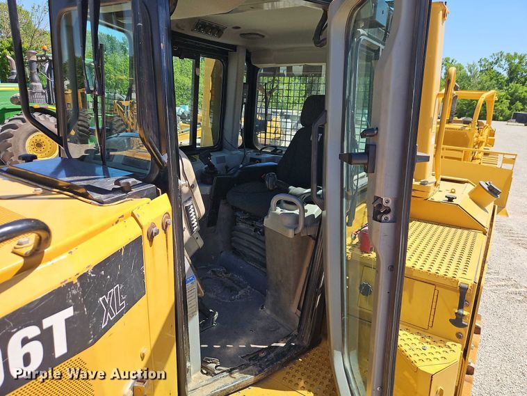 image for item FN5681 2011 Caterpillar D6T XL dozer