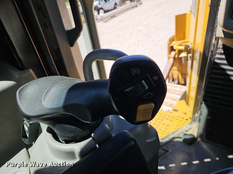 image for item FN5681 2011 Caterpillar D6T XL dozer