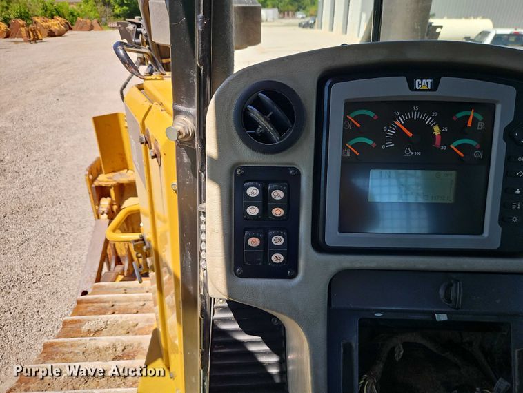 image for item FN5681 2011 Caterpillar D6T XL dozer
