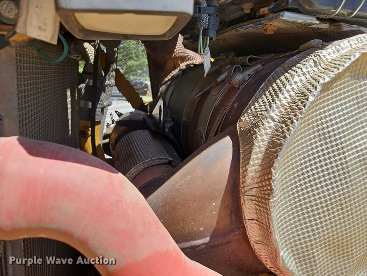 image for item FN5681 2011 Caterpillar D6T XL dozer