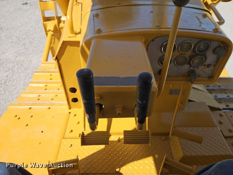 image for item FN5682 1978 Caterpillar D7G dozer