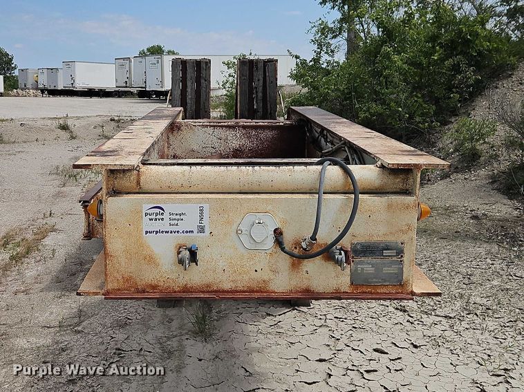 image for item FN5683 1977 Fruehauf C-40L equipment trailer