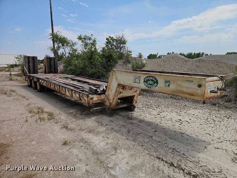 image for item FN5683 1977 Fruehauf C-40L equipment trailer