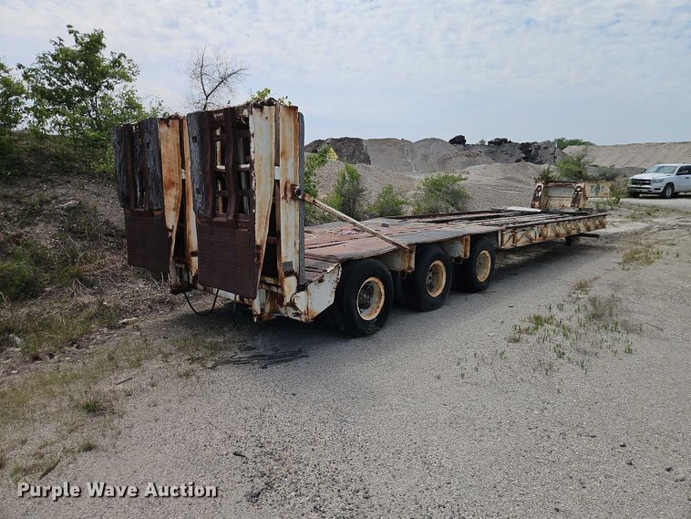 image for item FN5683 1977 Fruehauf C-40L equipment trailer