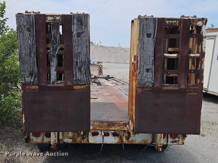 image for item FN5683 1977 Fruehauf C-40L equipment trailer