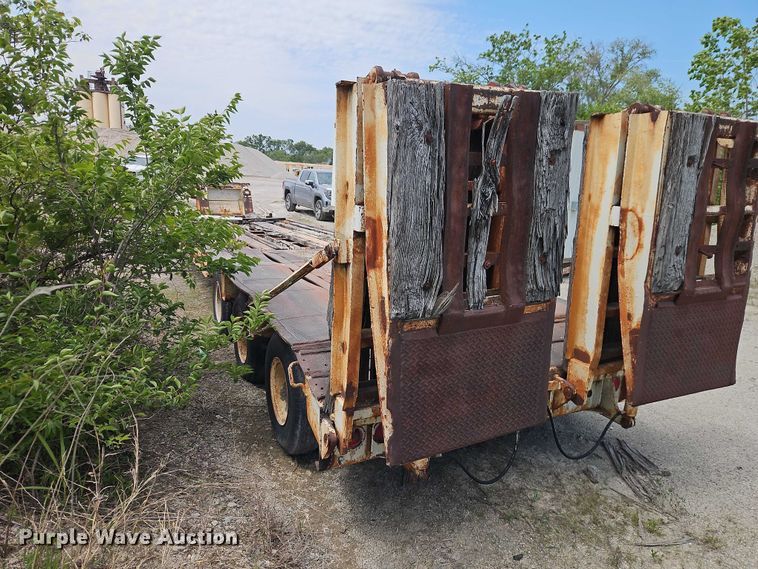 image for item FN5683 1977 Fruehauf C-40L equipment trailer