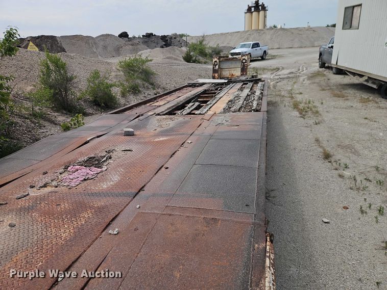 image for item FN5683 1977 Fruehauf C-40L equipment trailer