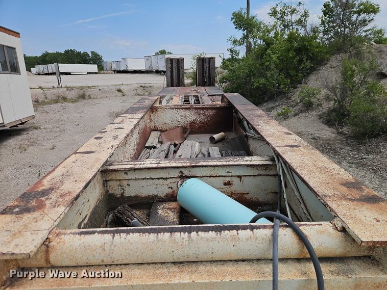 image for item FN5683 1977 Fruehauf C-40L equipment trailer