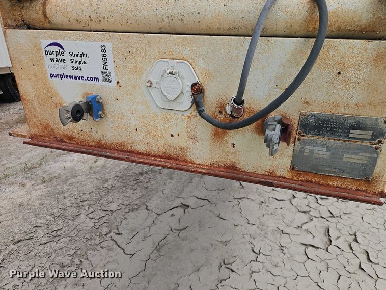 image for item FN5683 1977 Fruehauf C-40L equipment trailer